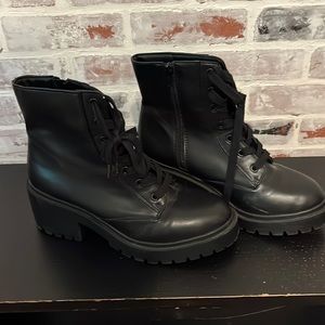 Black side zipper boots